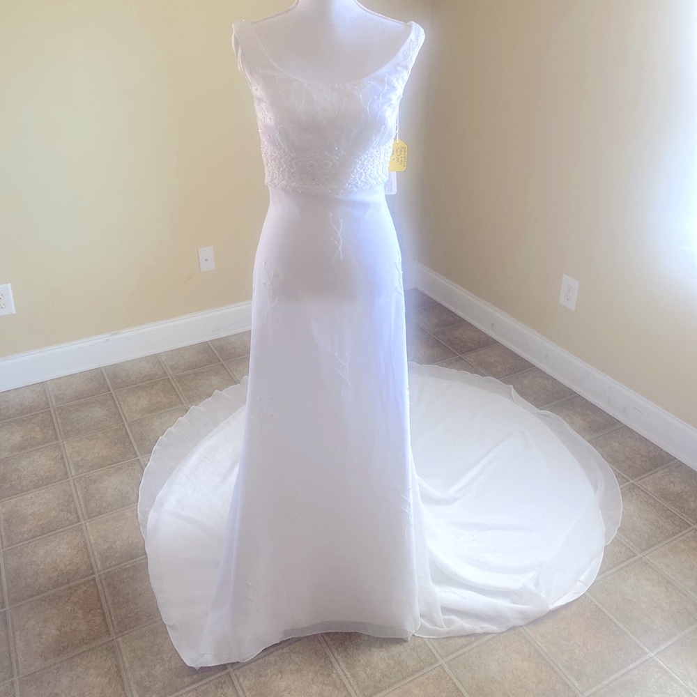 Ashley Jordan chiffon wedding dress size 8, white
